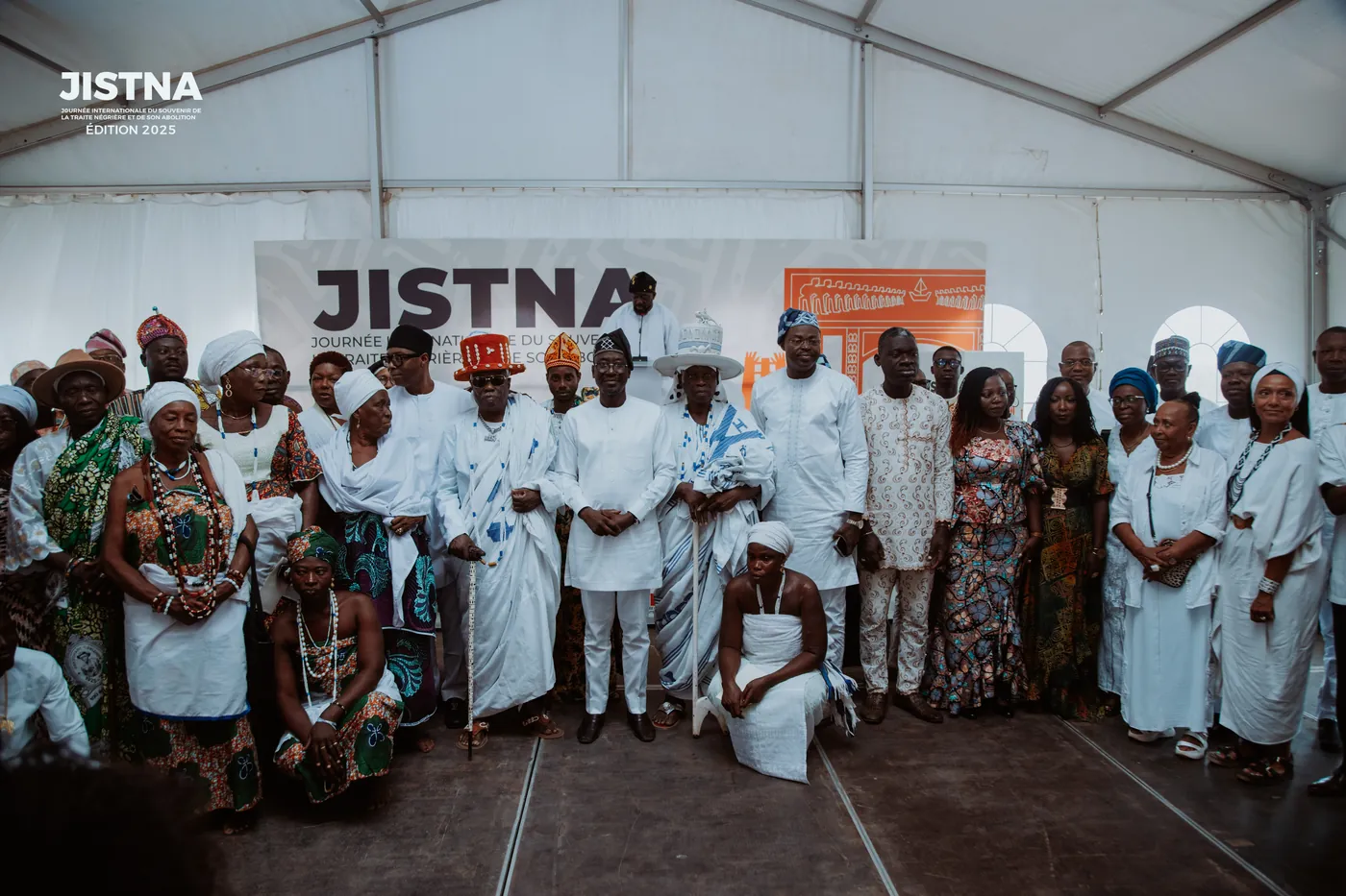 Photo de groupe des officiels et chefs traditionnels, édition 2025